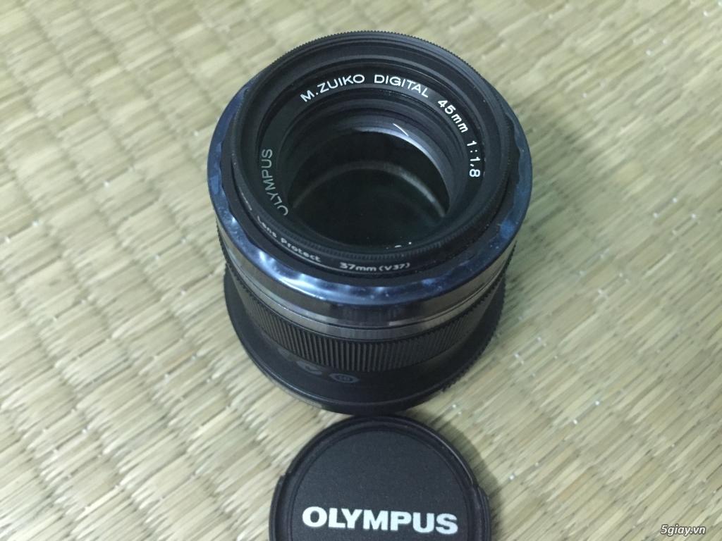 Olympus OM-D E-M10 Mark II Triple Lens Kit - Black - 5