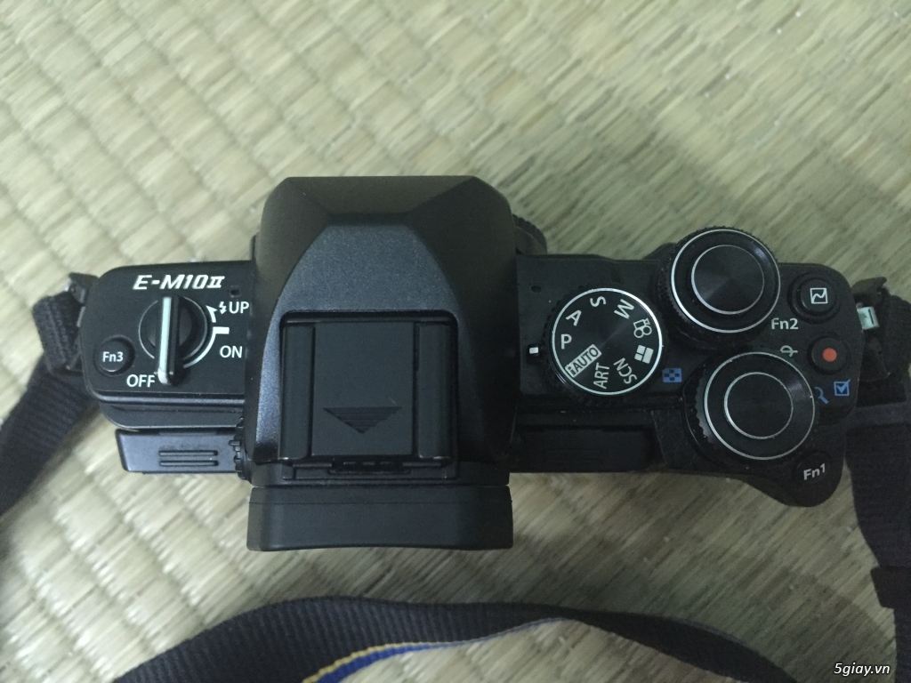 Olympus OM-D E-M10 Mark II Triple Lens Kit - Black - 2