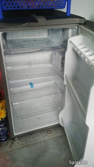 Tủ lạnh mini giá 2tr ( còn fix )