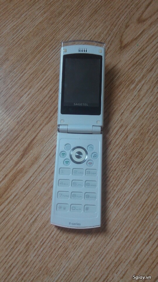 Điện thoại bật nắp - 3