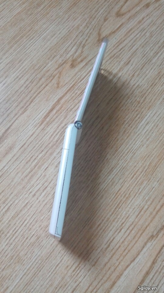 Điện thoại bật nắp - 1