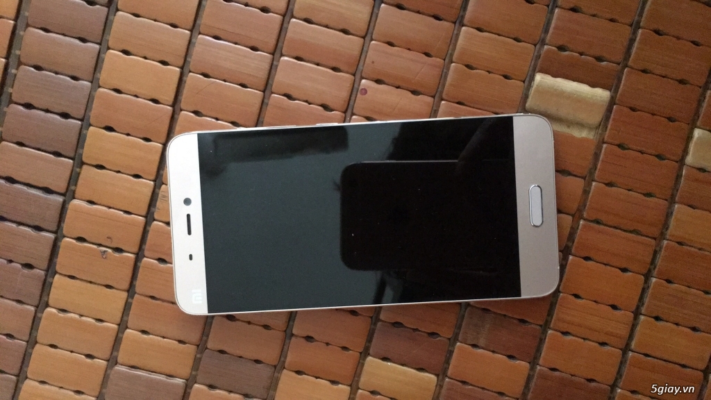 Xiaomi Mi5 - Hong vang 32gb - 4tr9