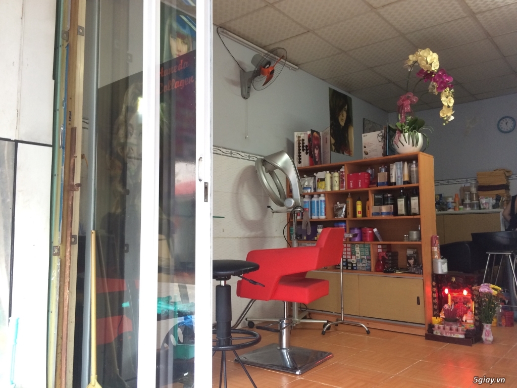 Cần tuyển thợ phụ làm tóc (nữ) - 1