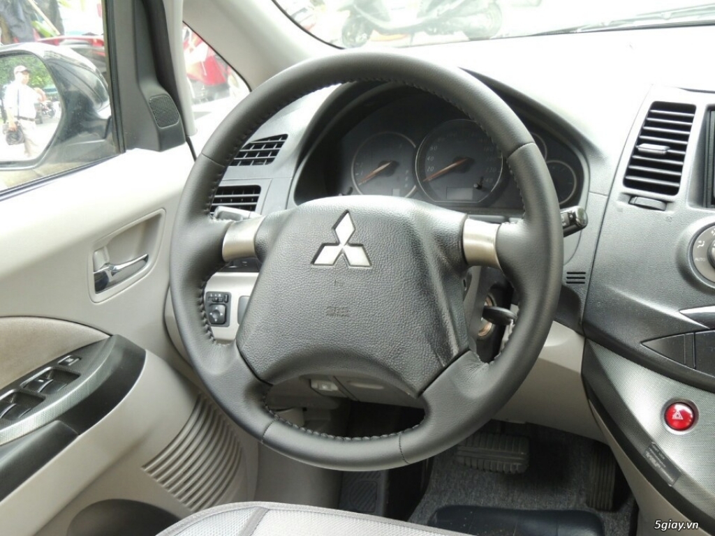 Cần bán xe Mitsubishi Grandis 2.4 AT ,date 10/2006, màu  xám - 8