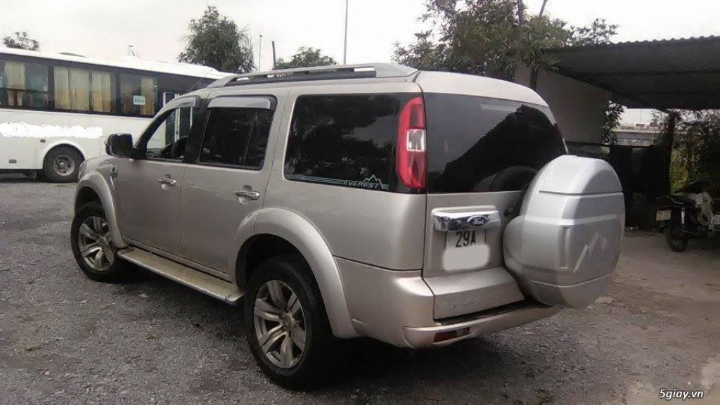 Xe 7 chỗ ford Everest 2011 - 1