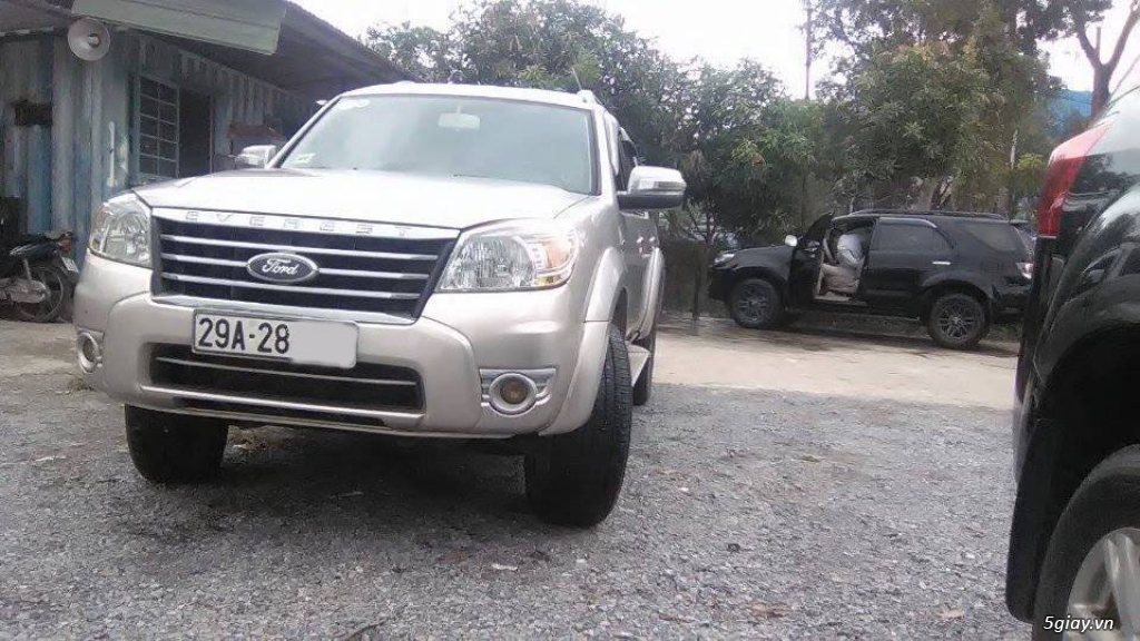 Xe 7 chỗ ford Everest 2011 - 3