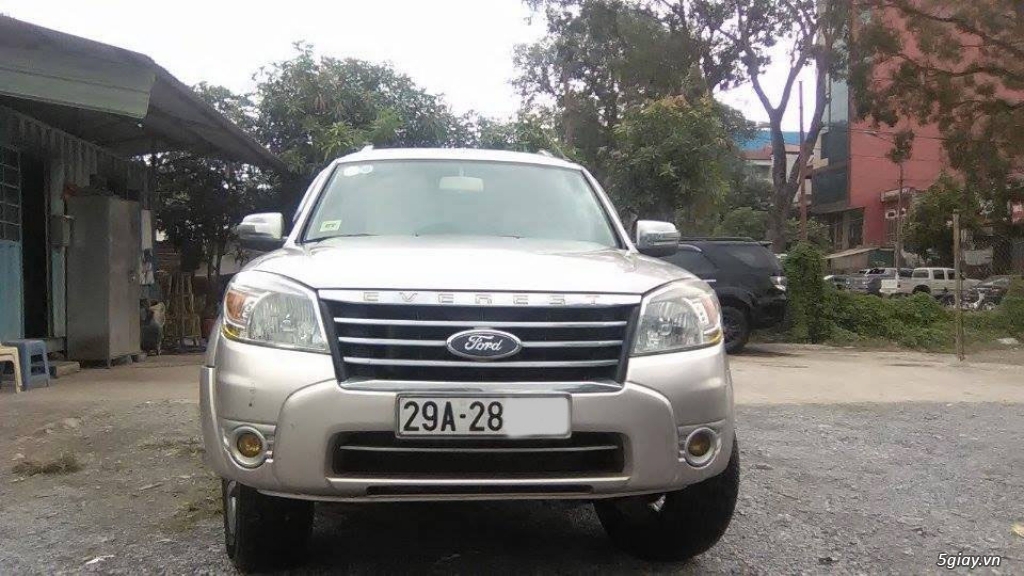 Xe 7 chỗ ford Everest 2011 - 4