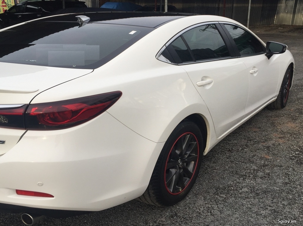 Cần xe Mazda 6 màu trắng 2.0AT. xe gia đình trùm mền giá 865,000,000đ - 2