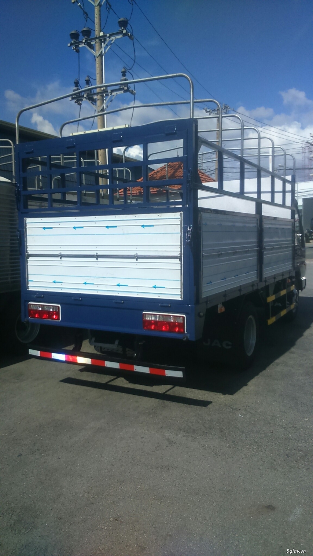 Xe tải 2.4 tấn ( giá xe từ nhà máy ) - 1