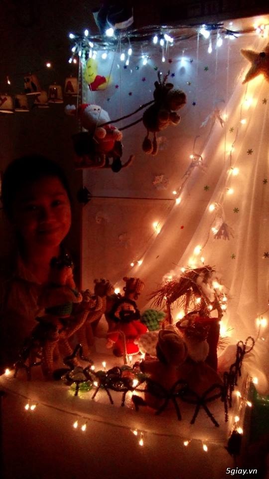 hang đá giáng sinh bằng len thủ công