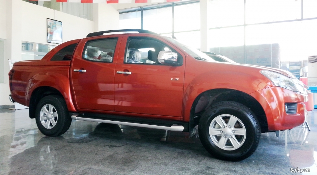Xe bán tải Isuzu D-max LS (4x2) 01 cầu - số sàn (MT) - 3