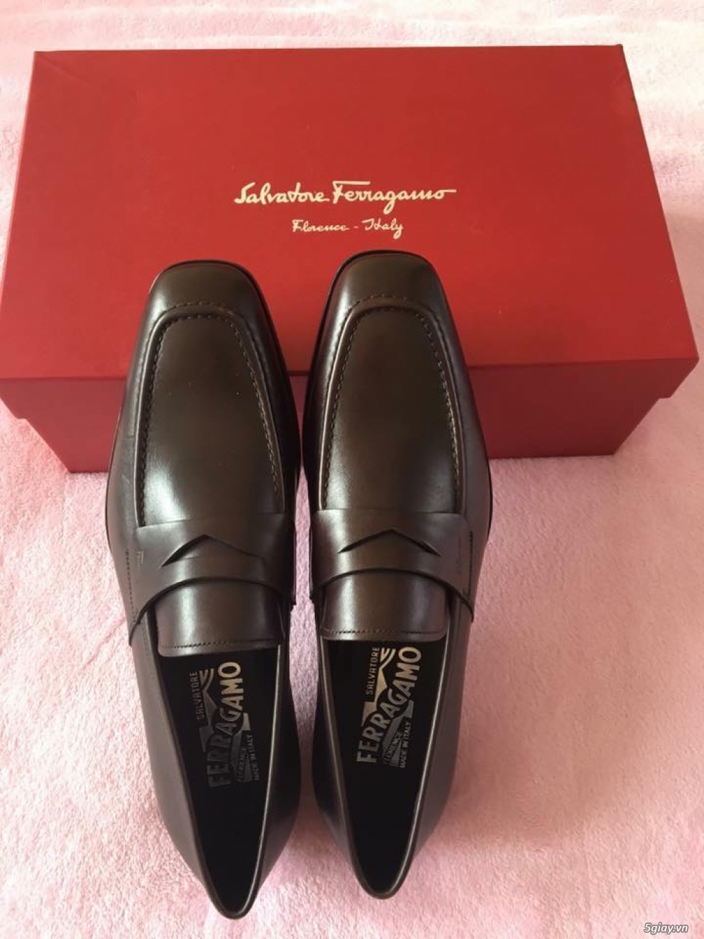 Cần bán lại 01 đôi giày Salvatore Ferragamo size7(size 39) xách tay US - 1