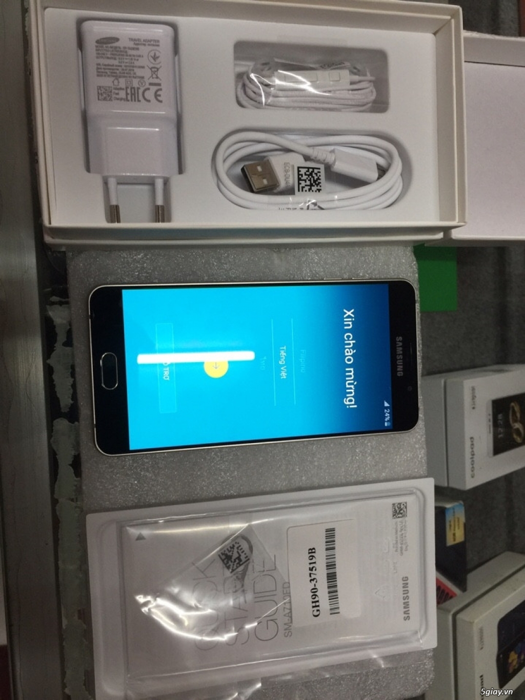 Bán Samsung A7 2016 mới 100%  chưa active giá 7 triệu