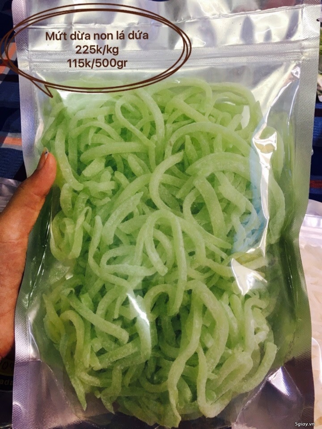 Mứt dừa non lá dứa và non sữa dừa