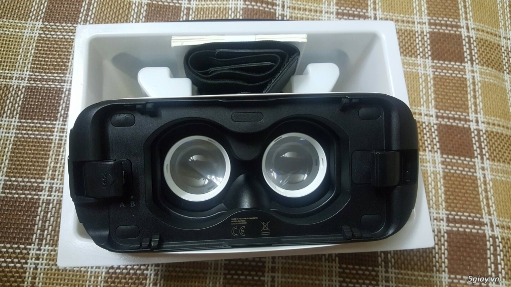 Cần bán kính thực tế ảo Samsung Gear VR