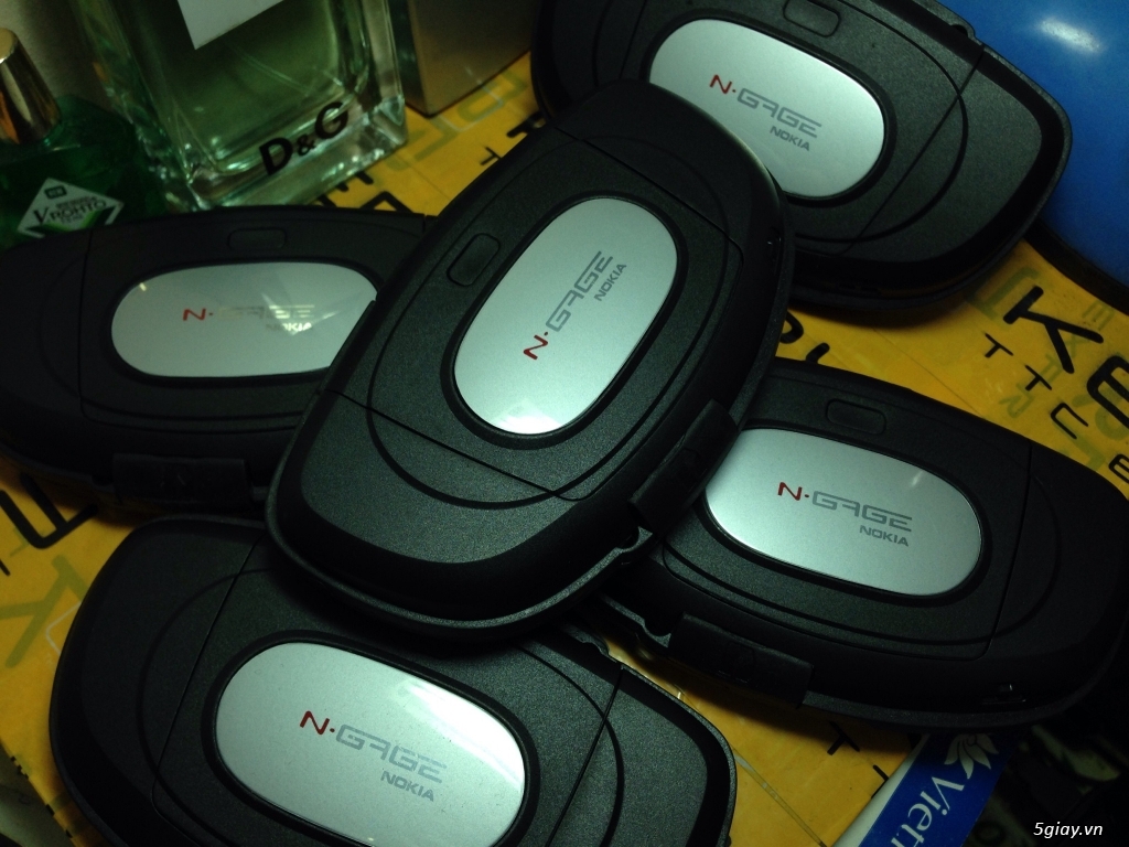 Ngage QD trở về tuổi thơ với game 4 nút - 2