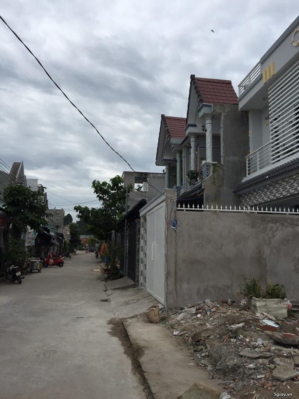 Bán nhà 1 lầu 1 trệt mới xây dựng xong thổ cư 100% sổ riêng