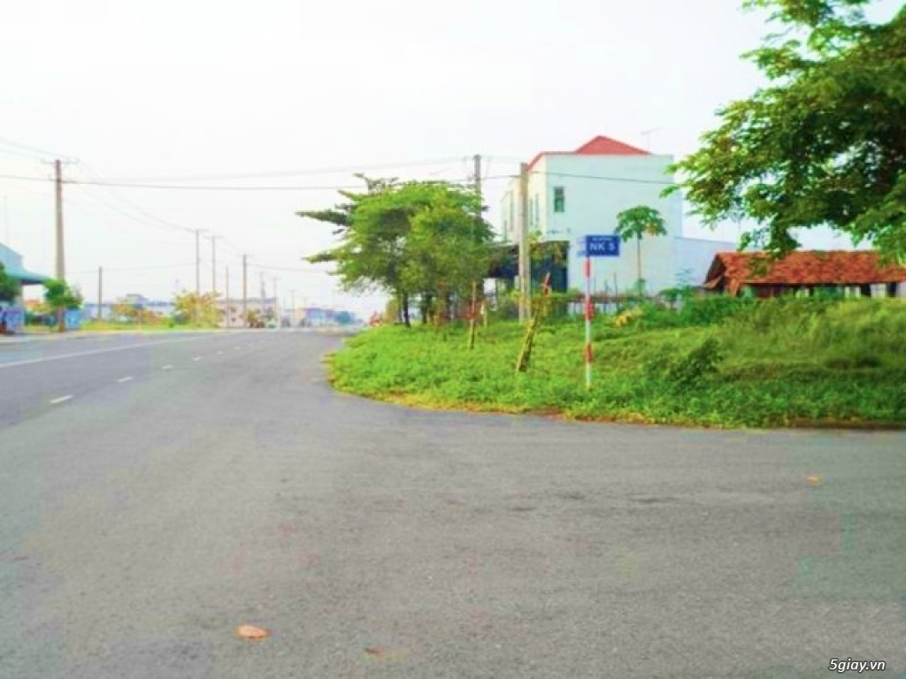 Định cư Úc góc 600m2, 24x25, mt chợ giá 350 tr/nền (mtg&mqc) chính chủ