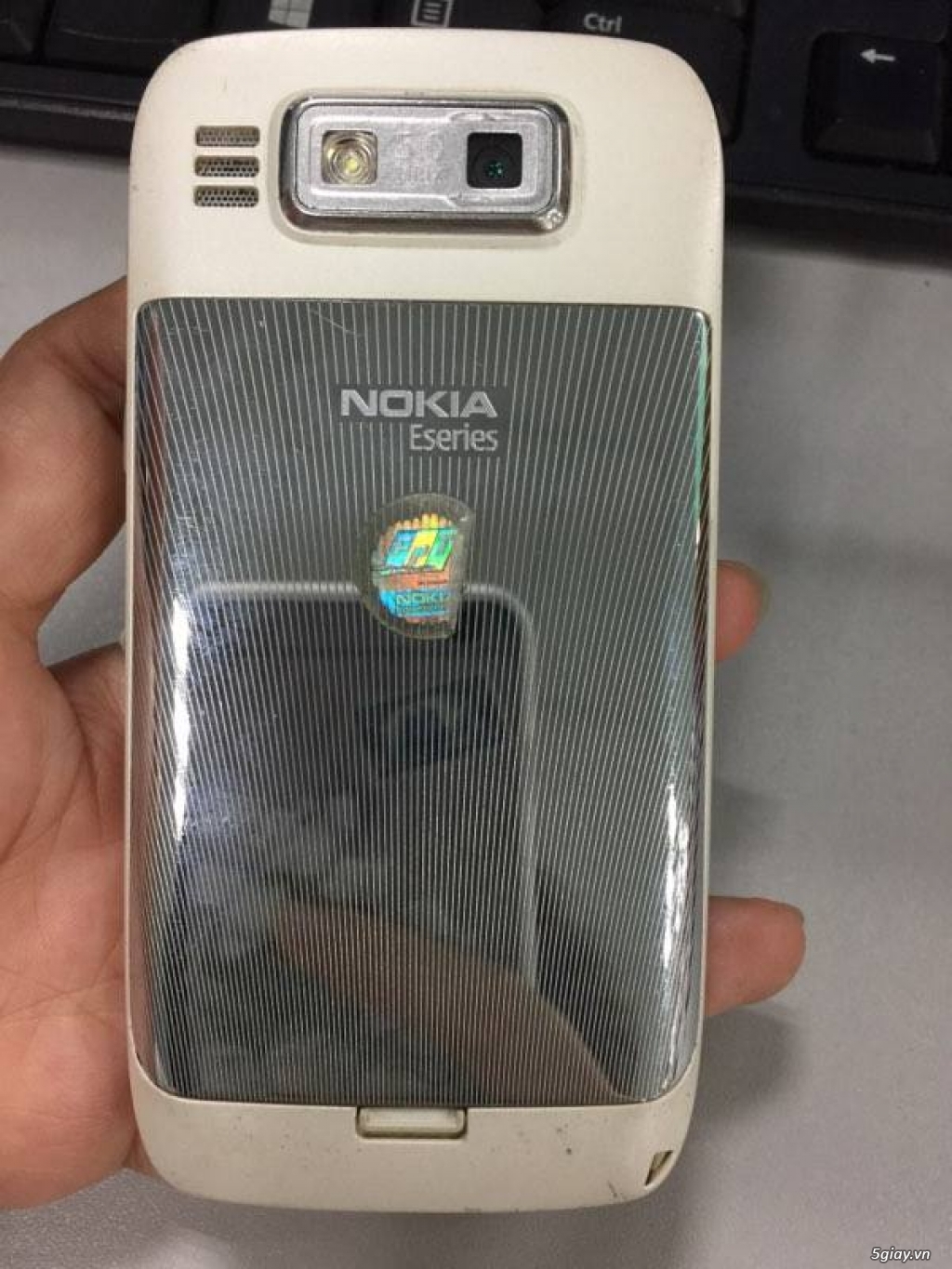 Cần bán Nokia E72 máy chính hãng màu bạc. Zin từ A-Z - 1