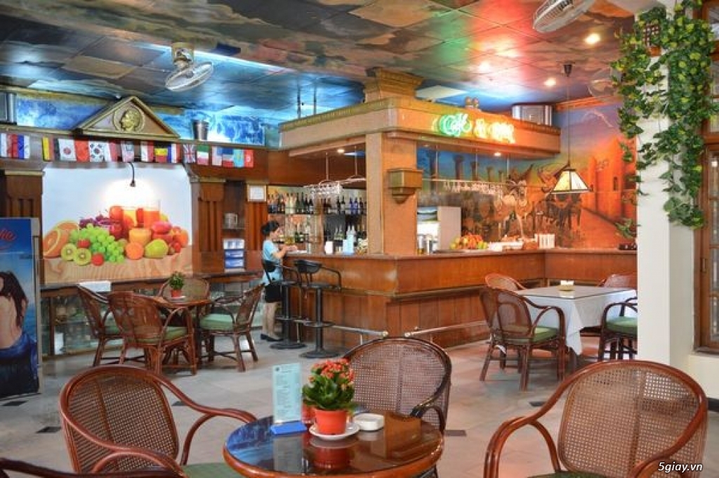 Tuyển nữ nhân viên phục vụ quầy nước – khách sạn Trường Đua – quận 10 - 1