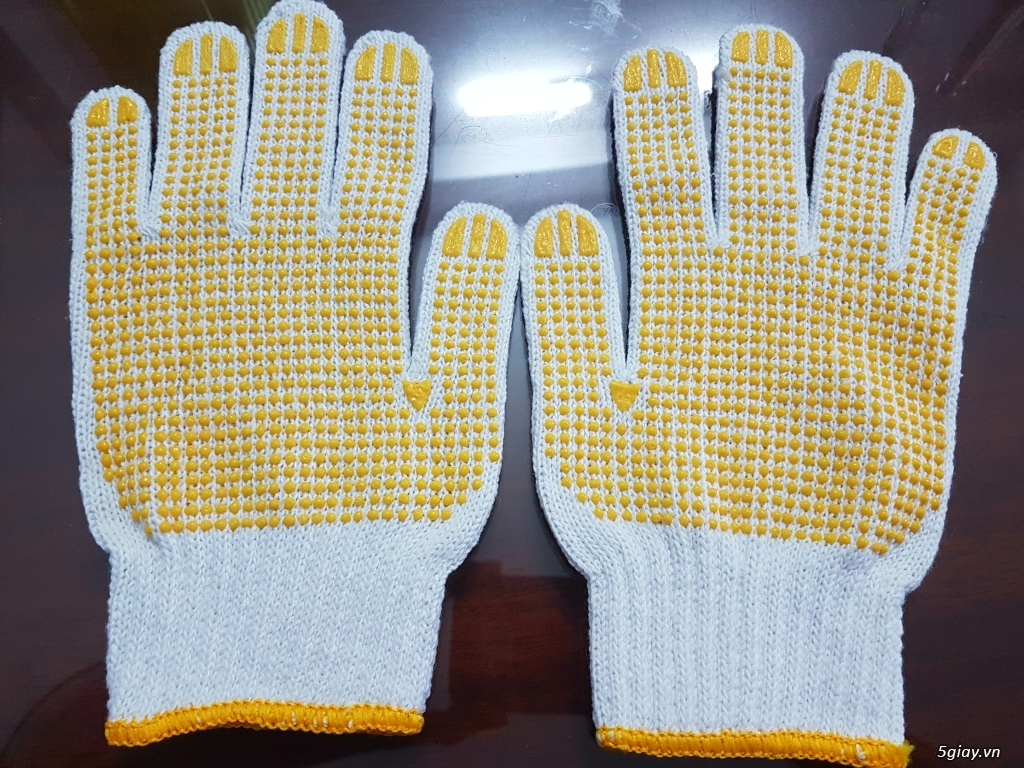 Găng tay hạt nhựa