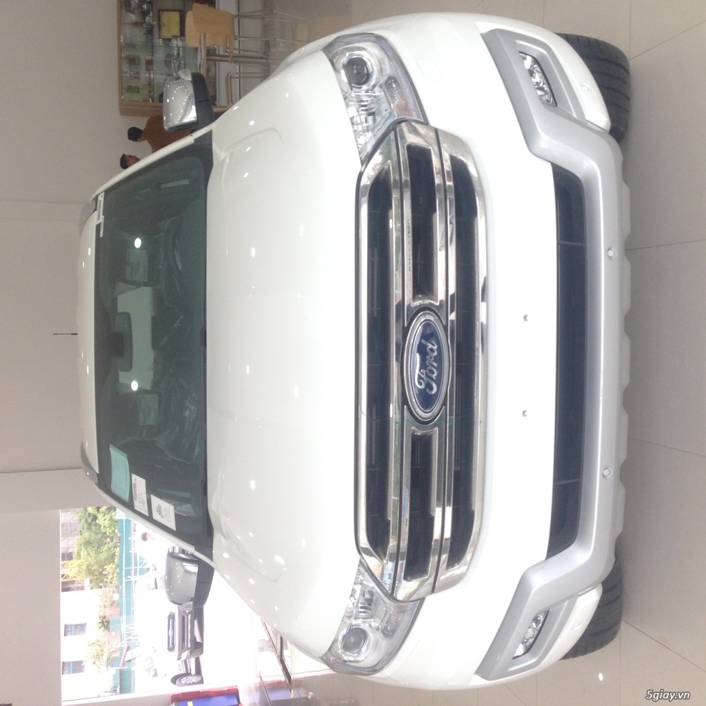 Ford Everest Titanium 2.2L AT 4×2 nhập khẩu