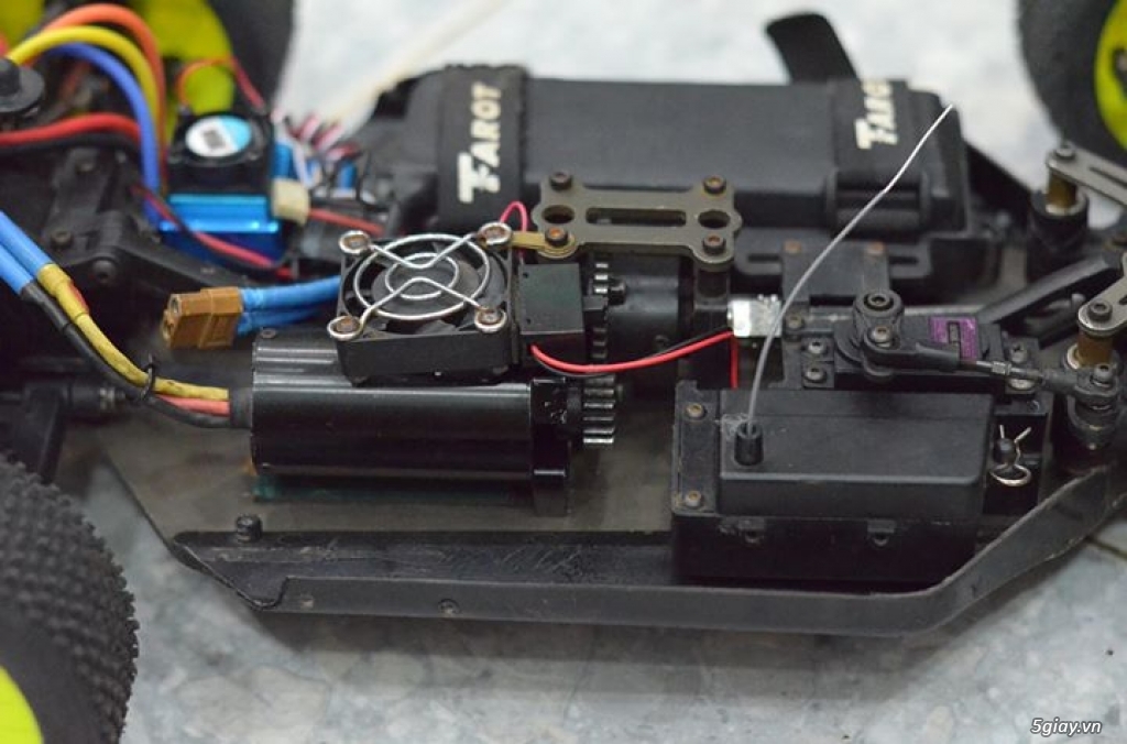 Cần bán lại xe điện chạy tốc độ cao tỉ lệ 1/8 - 4