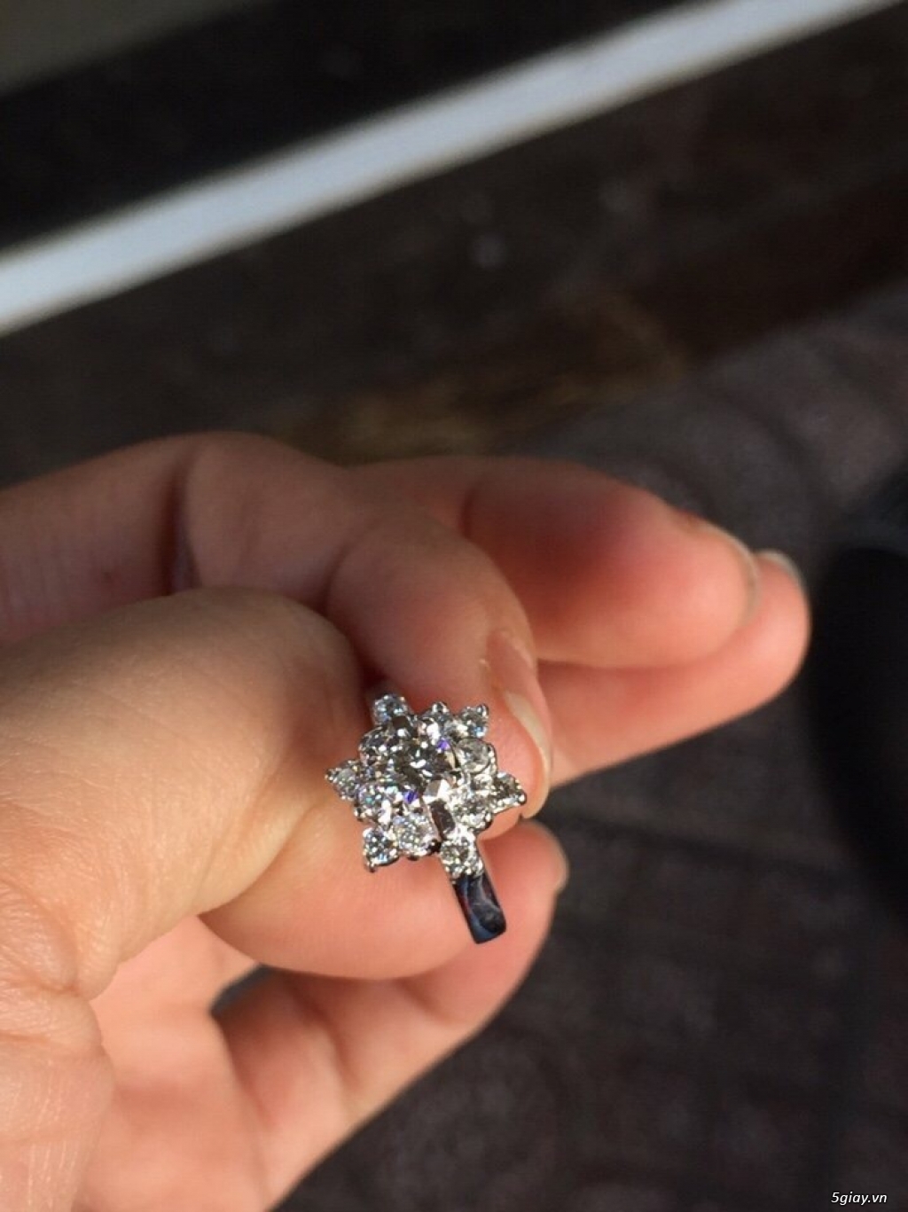 Nhẫn kim cương hoa