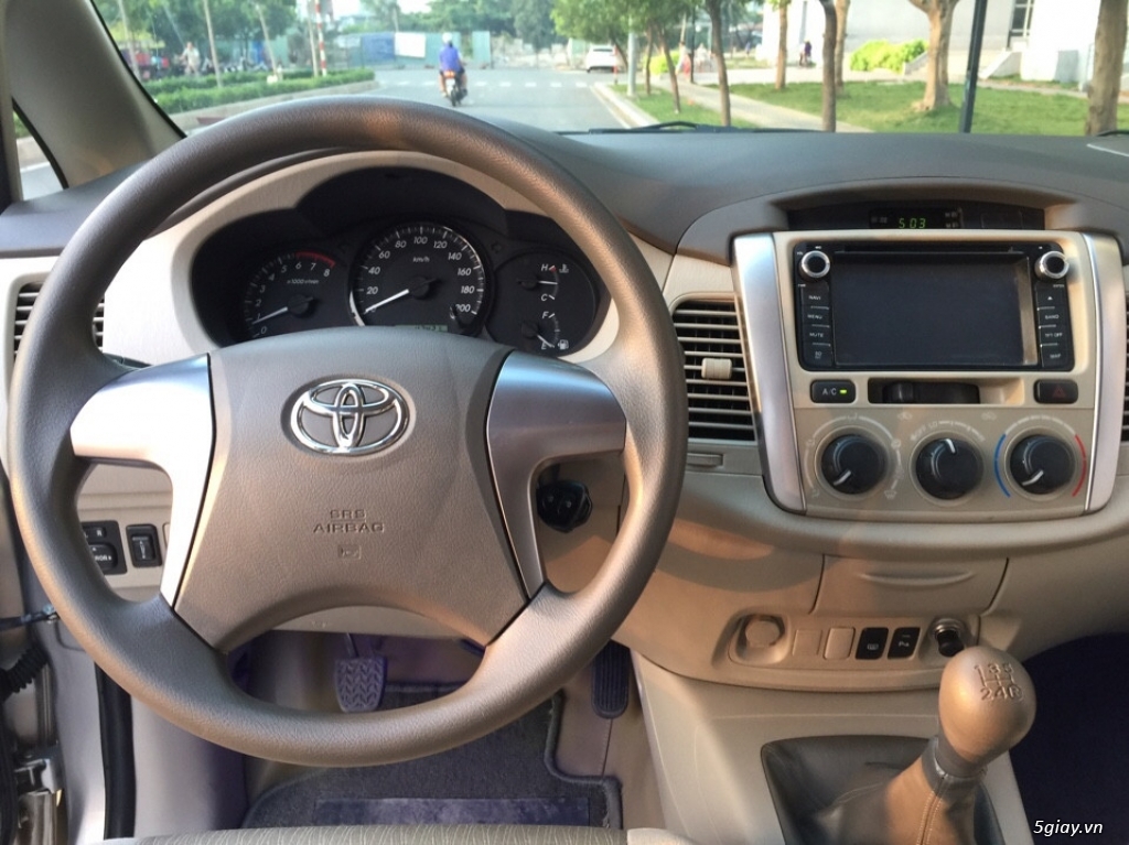 Cần bán Toyota Innova 2.0e - Xe thân thiện cho Gia đình - 7