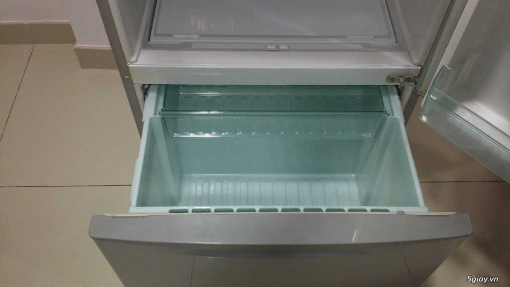 Dư dùng nên bán tủ lạnh TOSHIBA 395l - 4