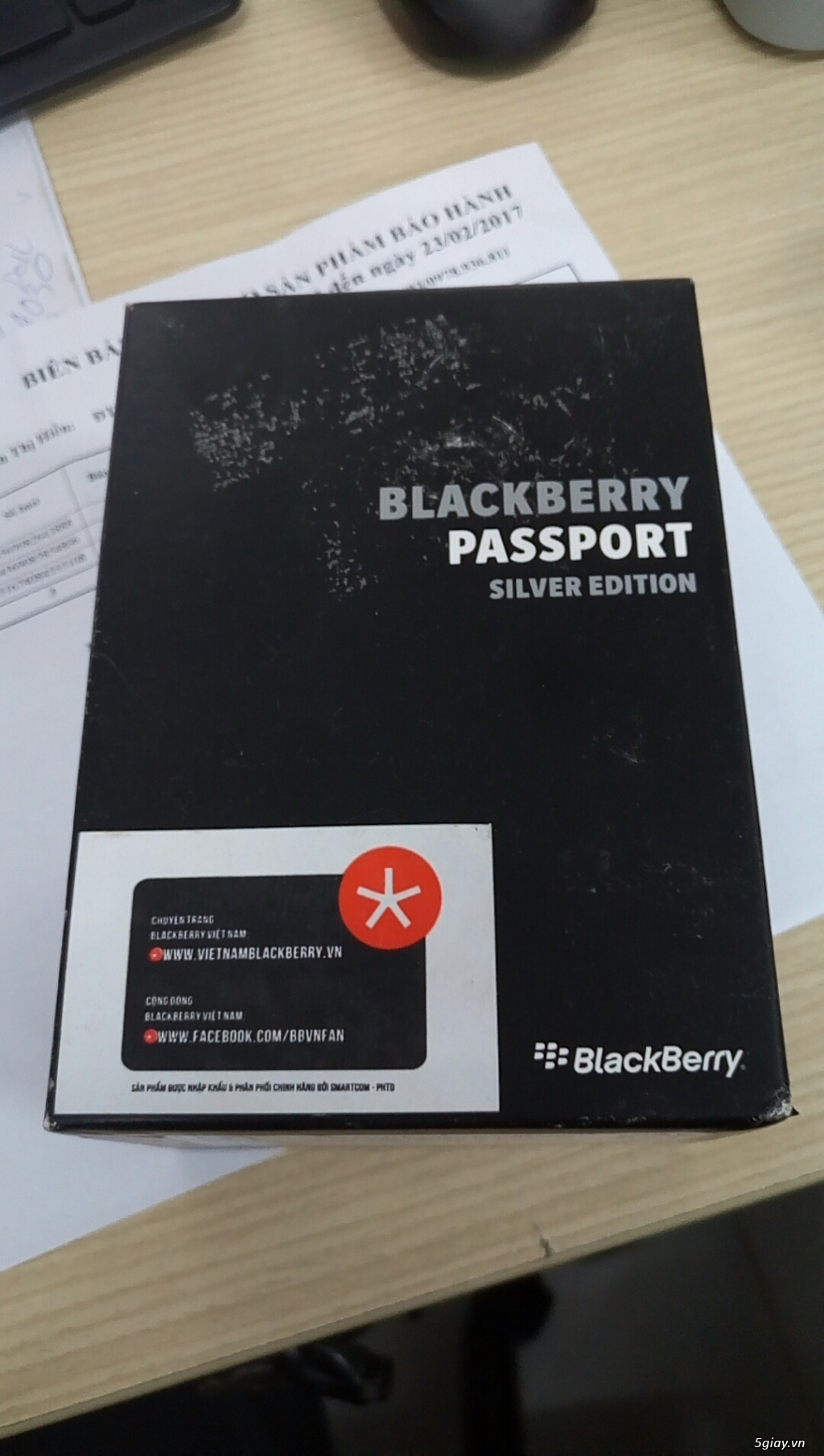 Cần bán em Blackberry Passport Silver fullbox chính hãng