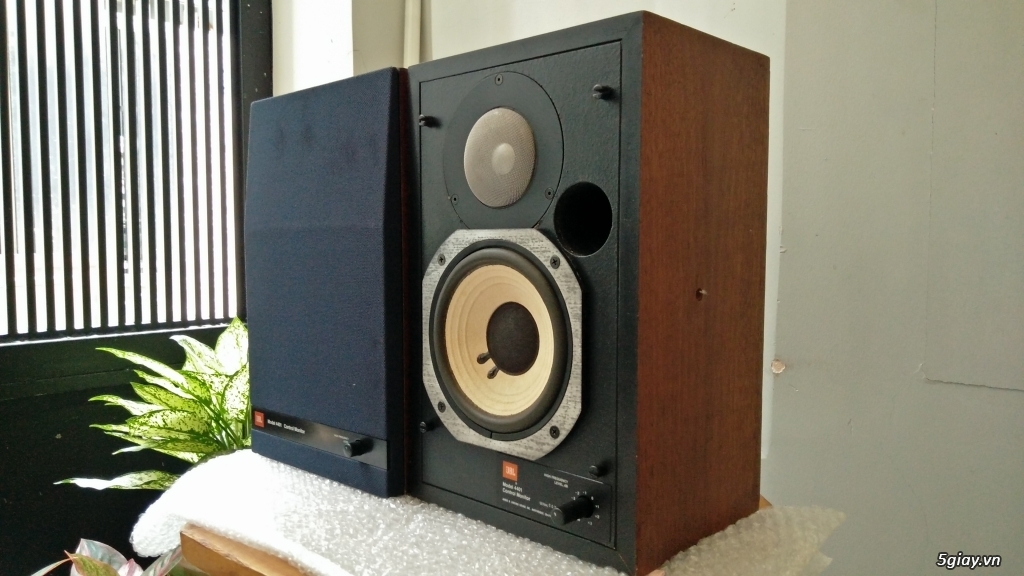jbl 4401 studio monitors