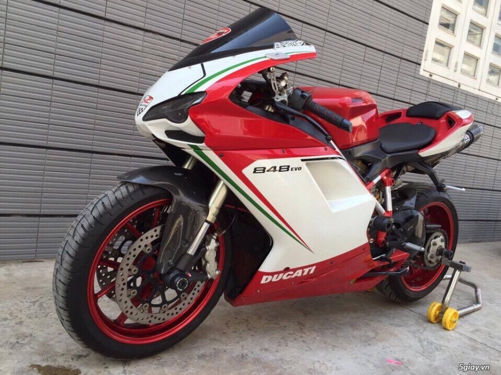 Ducati 848 Evo 5giay