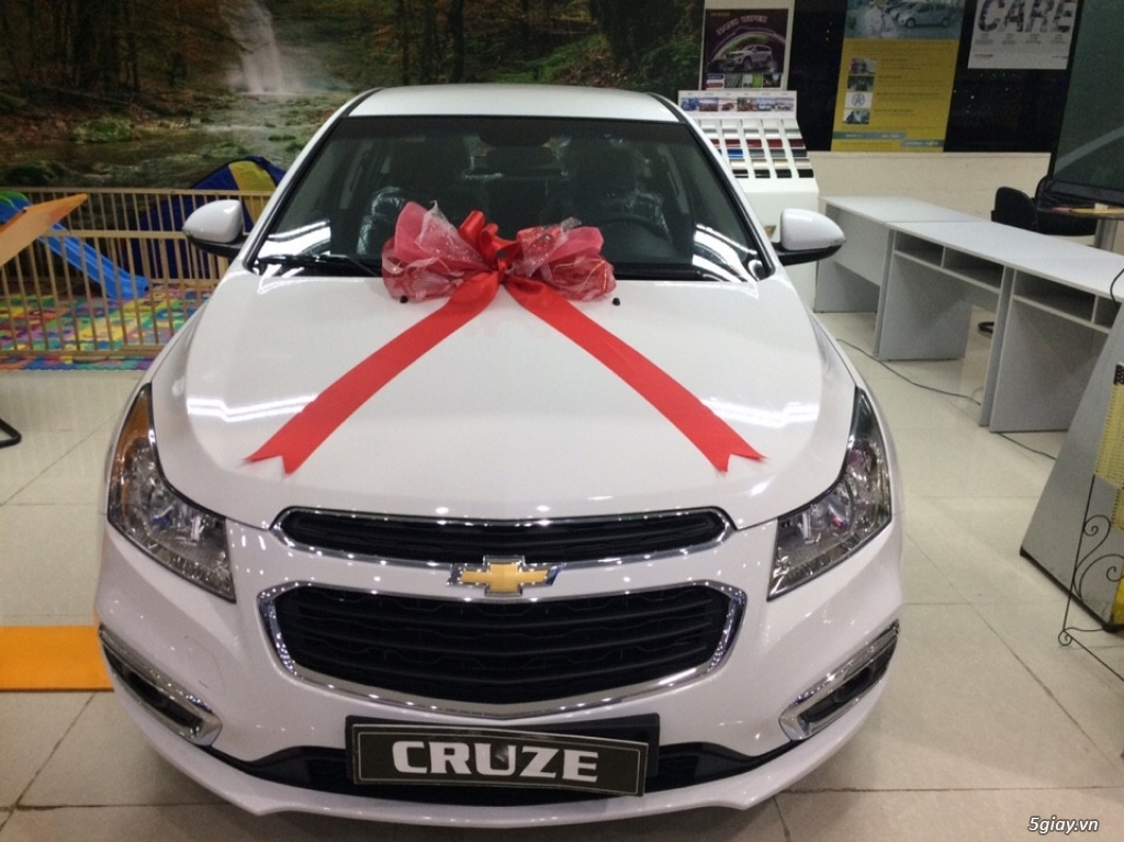 Chevrolet Cruze LT giảm 50 triệu, vay 100% giá trị xe