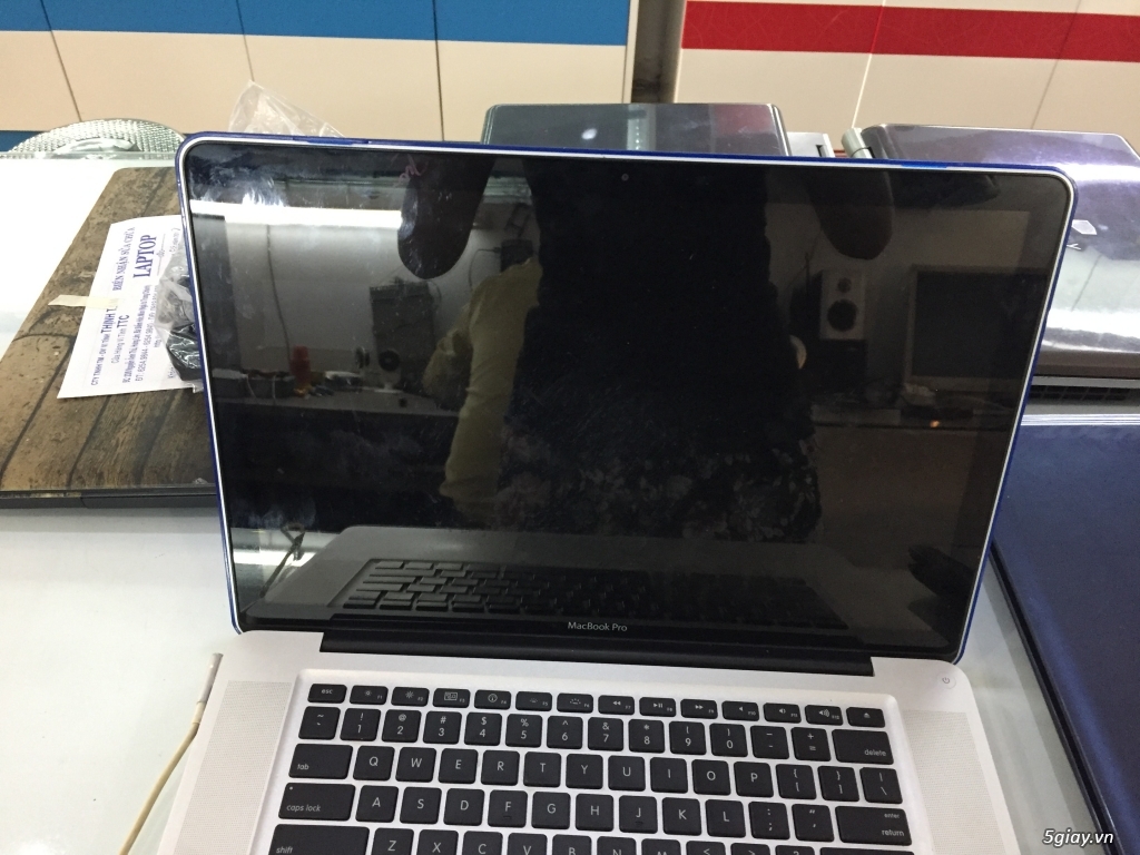 Bán Macbook Pro I7/4gb/SSD 120gb.