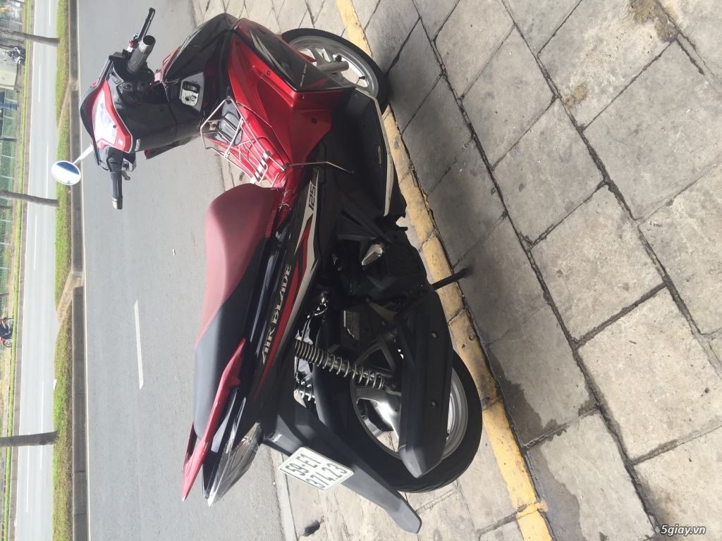 Cần bán Honda Air Blade 05/2013 màu đỏ đen chính chủ - 2