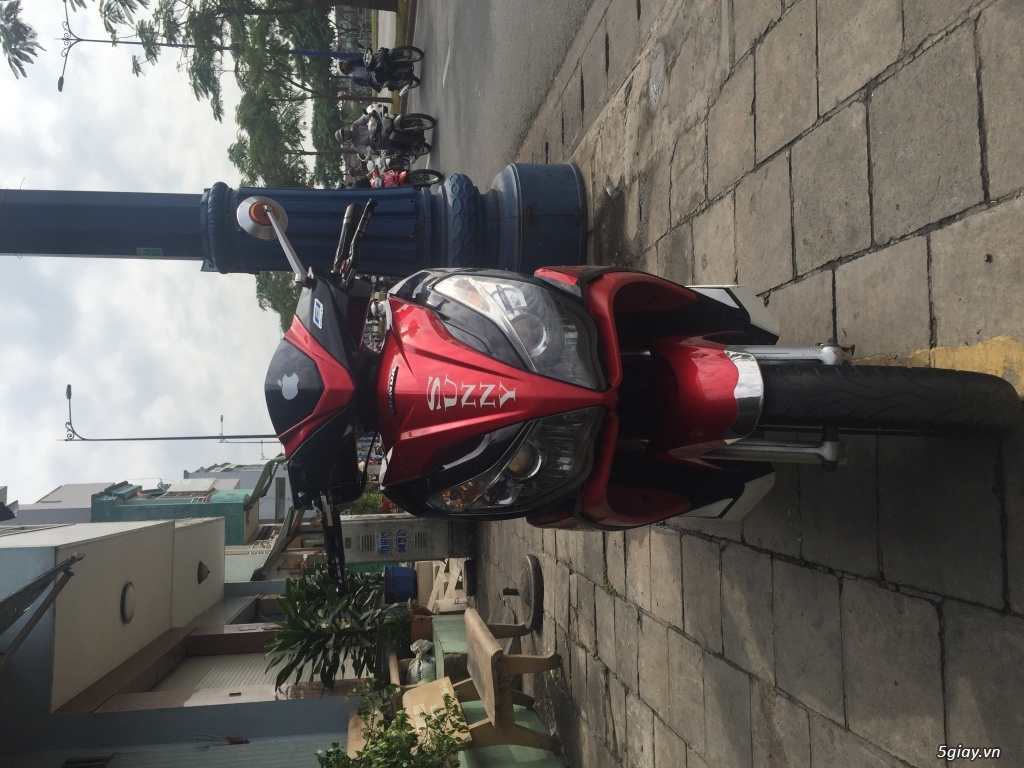 Cần bán Honda Air Blade 05/2013 màu đỏ đen chính chủ - 1