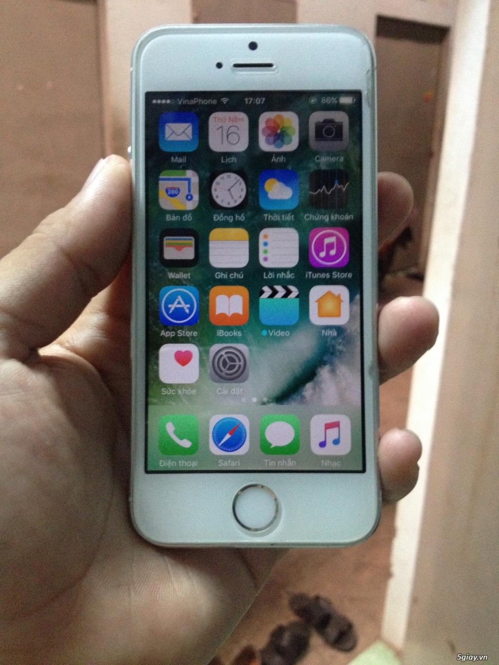 Cần tiền bán gấp iphone 5s quốc tế 16GB, màu trắng! - 1