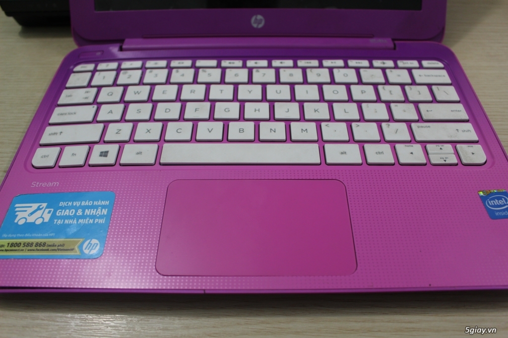 Một nửa cái laptop HP Stream 11