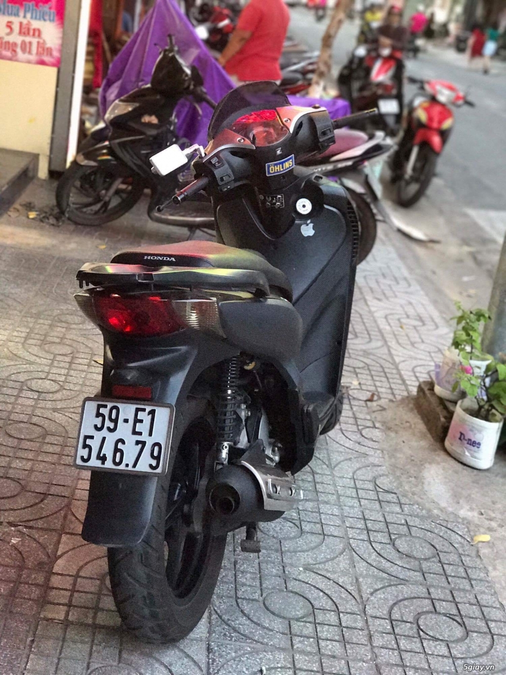 SHi 150 đen nhám lên sàn - 3