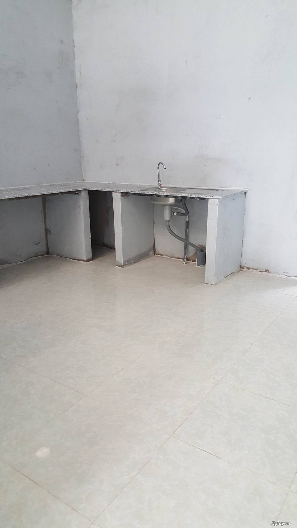 bán  nhà cấp 4 ..........................