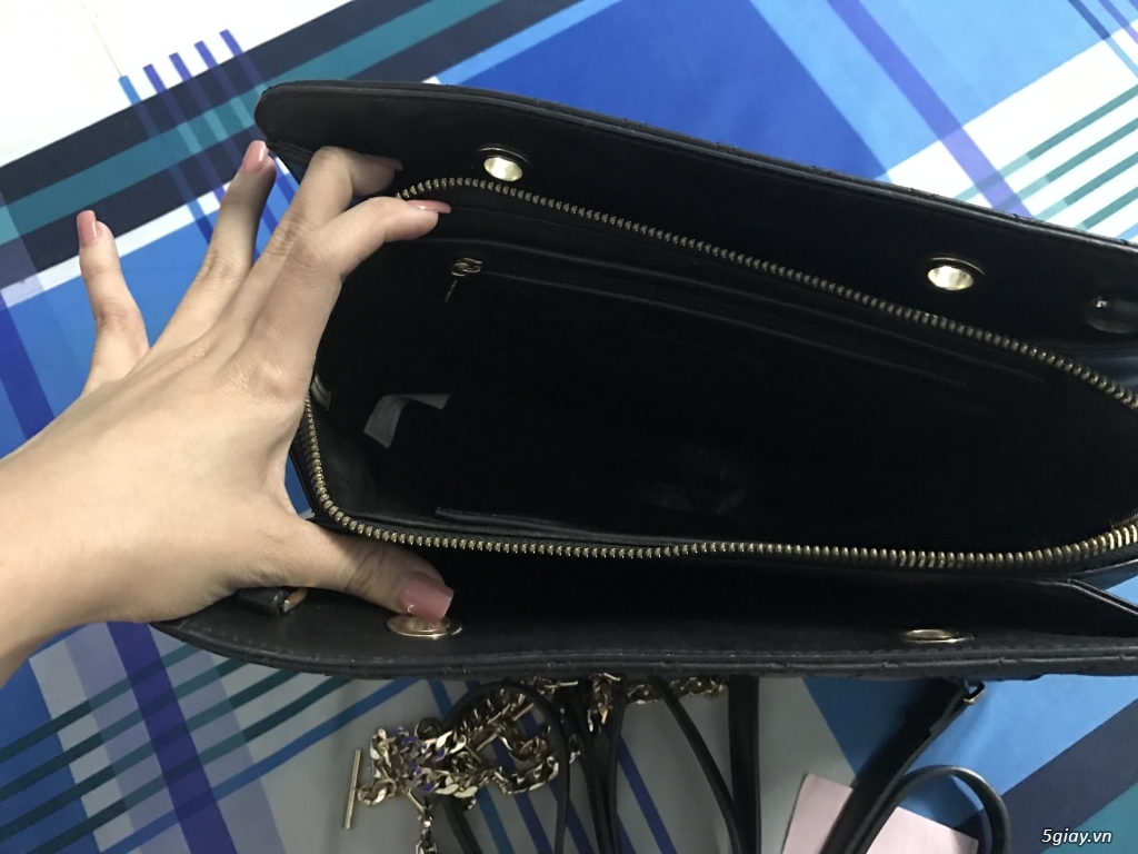 Charles & keith chính hãng