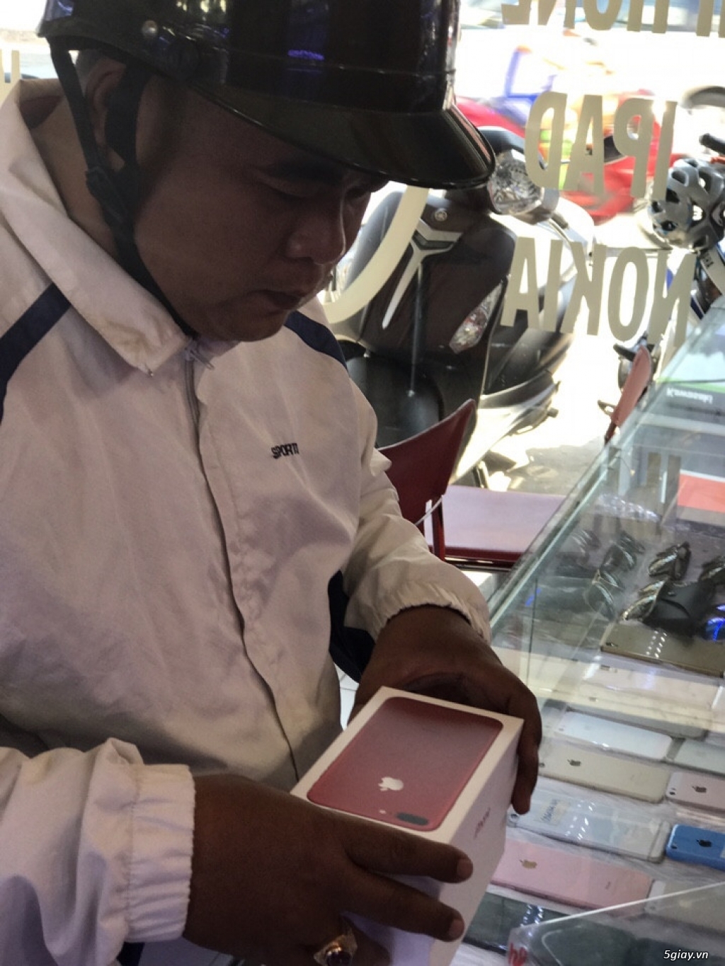 iPhone 7 red & 7 plus red luôn sẵn hàng xách tay từ Store Sing và US - 1