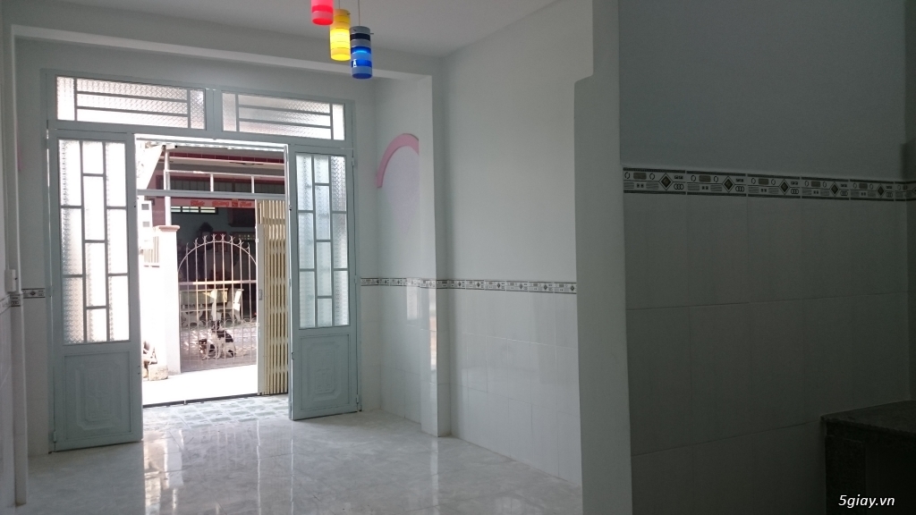 Nhà mới 1 lầu, nở hậu kế bên chợ Hưng Long ra Nguyễn Văn Linh 6 phút - 9