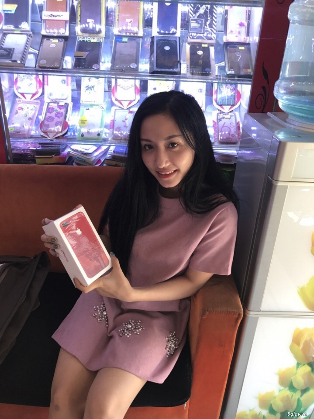 iPhone 7 red & 7 plus red luôn sẵn hàng xách tay từ Store Sing và US