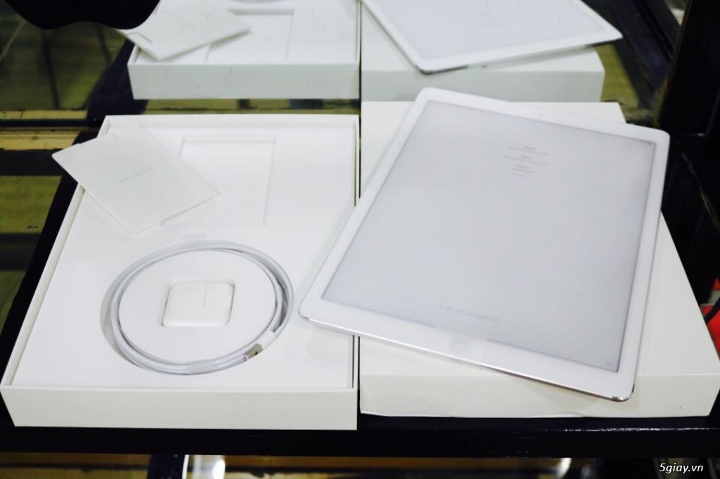 iPad Pro 12.9 INCH đủ dung lượng Fullbox nguyên seal hàng có sẵn