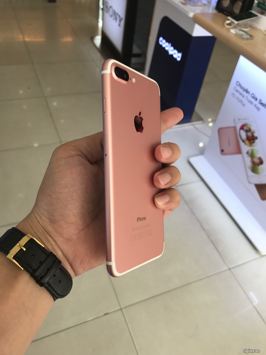 Cần bán Iphone 7 plus 9 hãng mới mua tại FPT SHOP màu đen nhám,Hồng 5giay