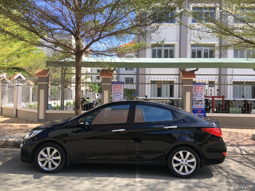Bán Hyundai Accent cuối 2011