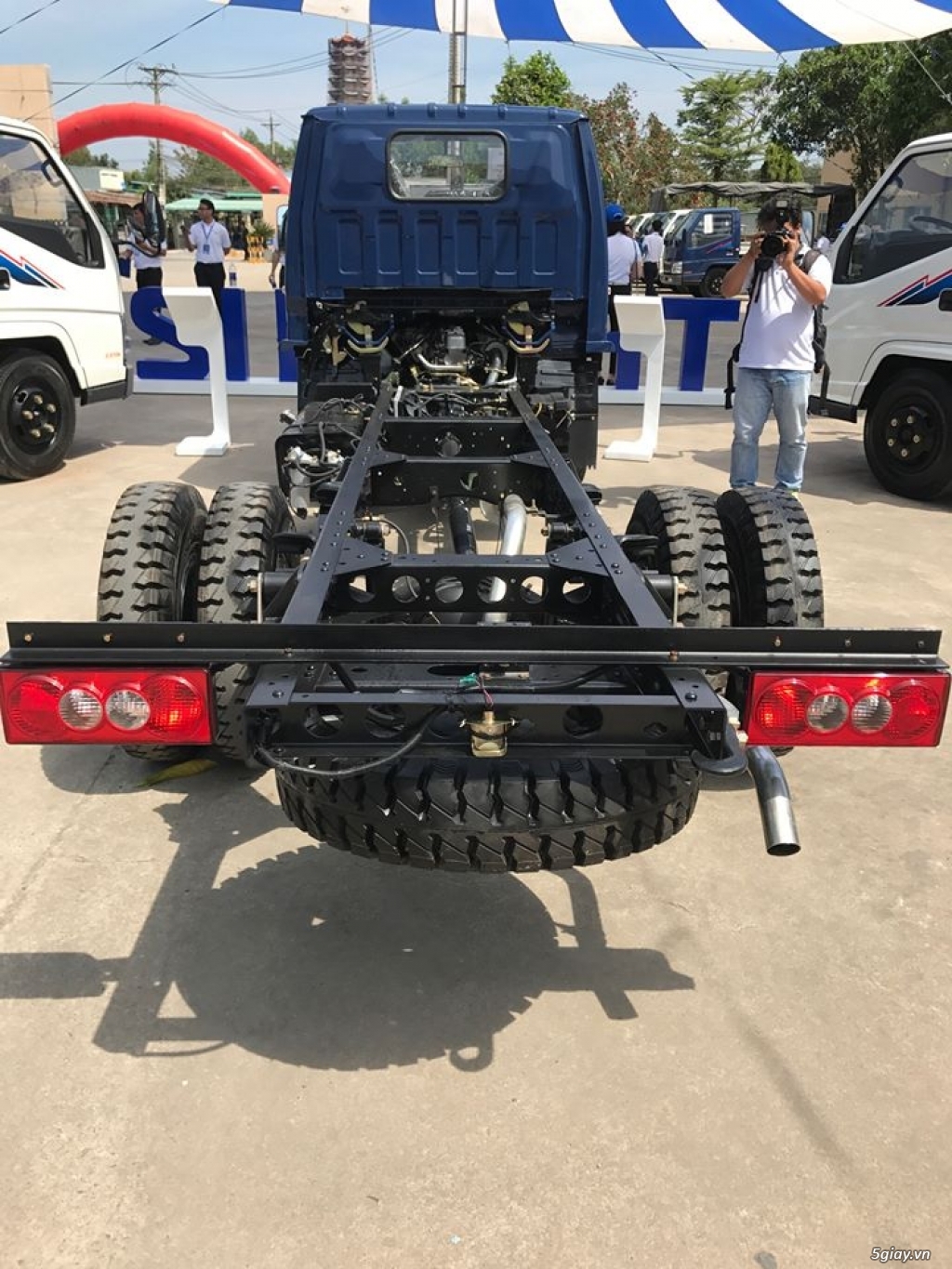 xe tải iz49 tải 2 tấn 4 vào thành phố giá đã bao gồm giấy tờ - 3