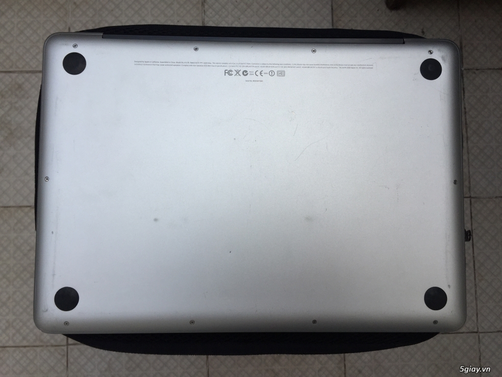 Macbook Pro 13 inch Mid 2009 - 1